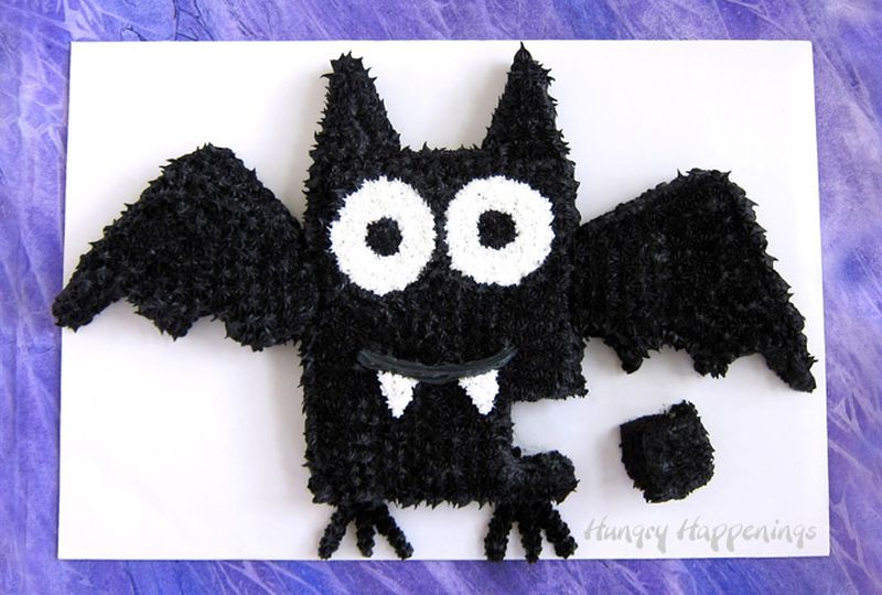 Bat Halloween Cake Decorating Idea 