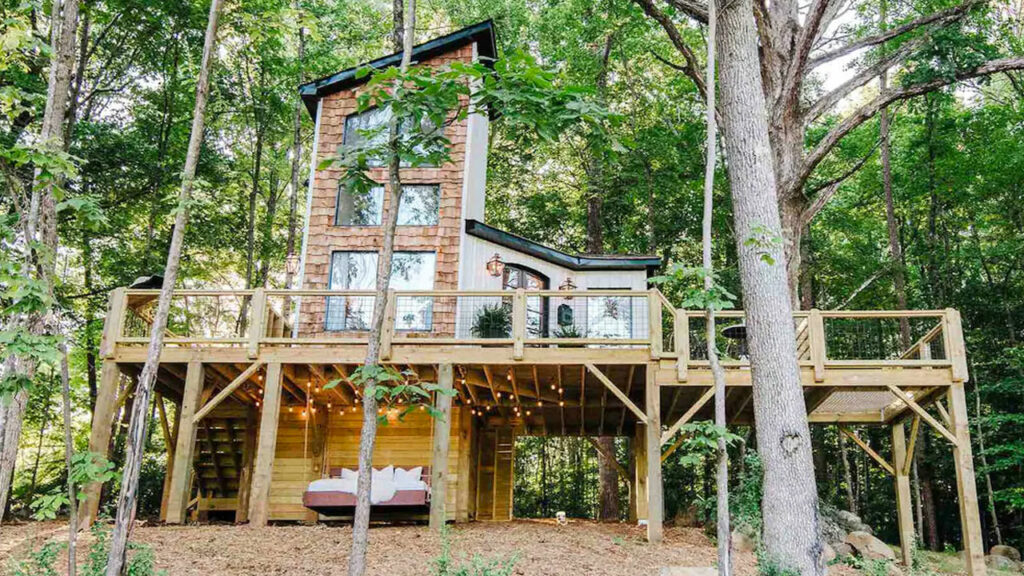 Carolina-Treehouse_ Airbnb Rental
