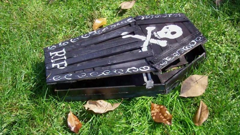 DIY coffin prop for halloween  
