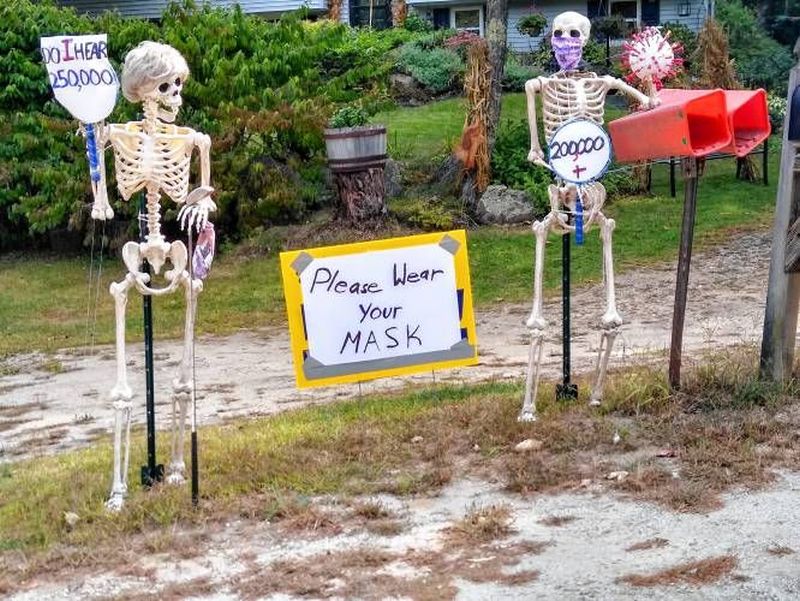 COVID 19 Skeleton decorations for Halloween - Outdoor skeleton decoration ideas