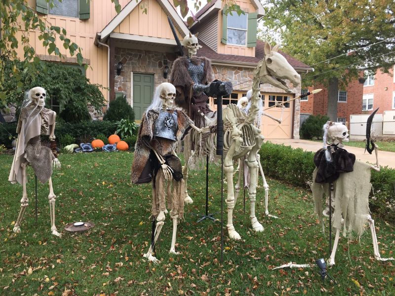 GoT Halloween skeleton display
