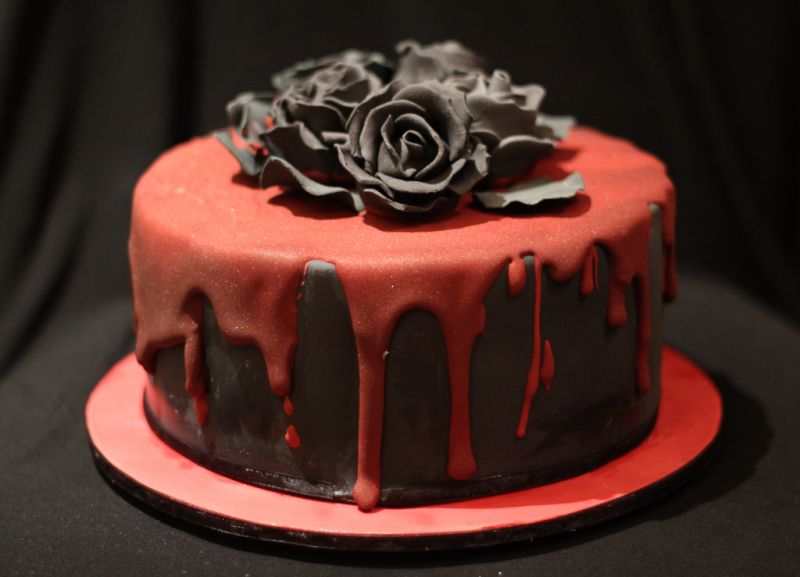 Gothic cake for Halloween 