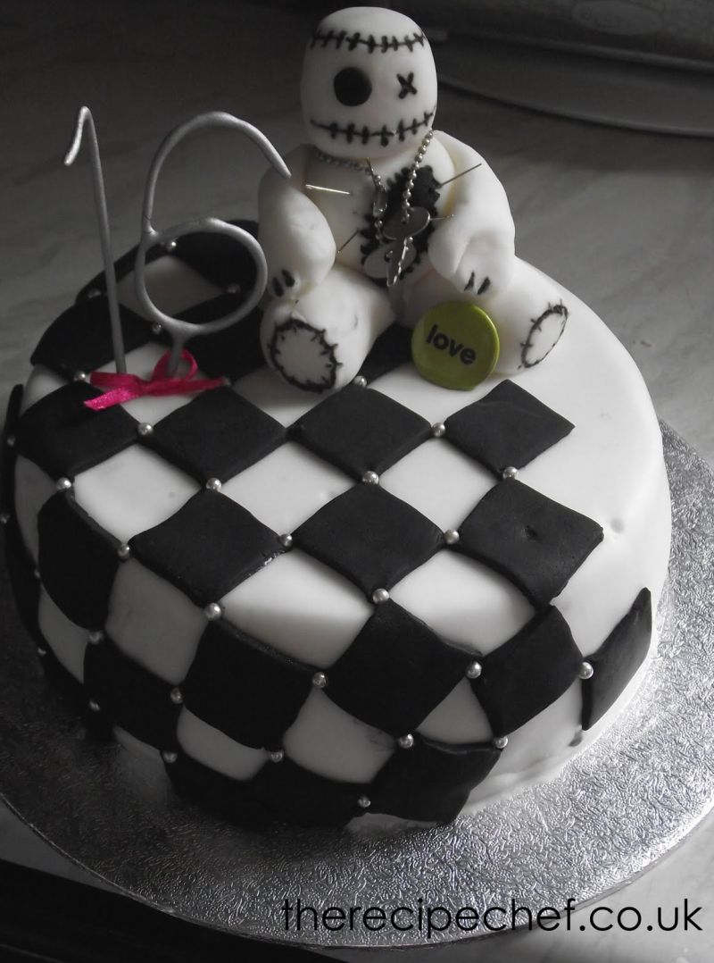 Gothic cake for Halloween 