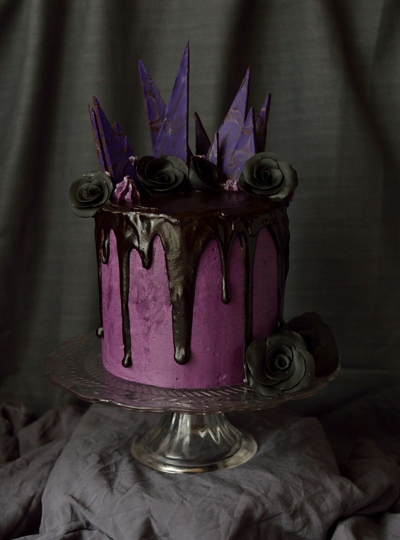 Gothic cake decoration with black rose for Halloween 