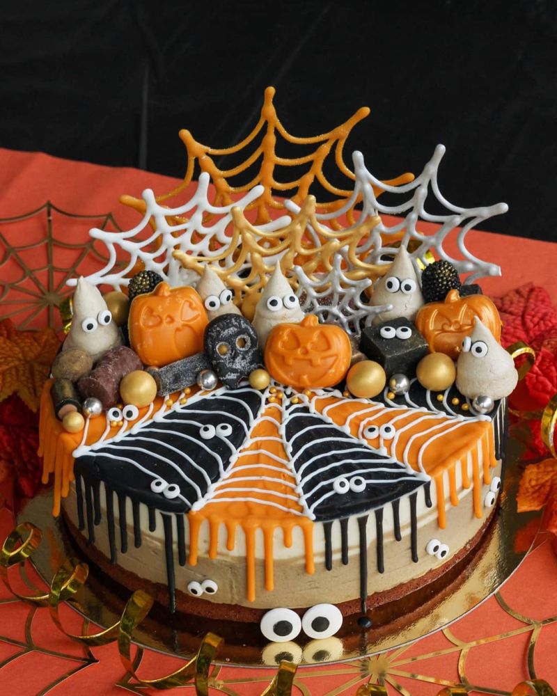 Creepy spider Halloween cake ideas 