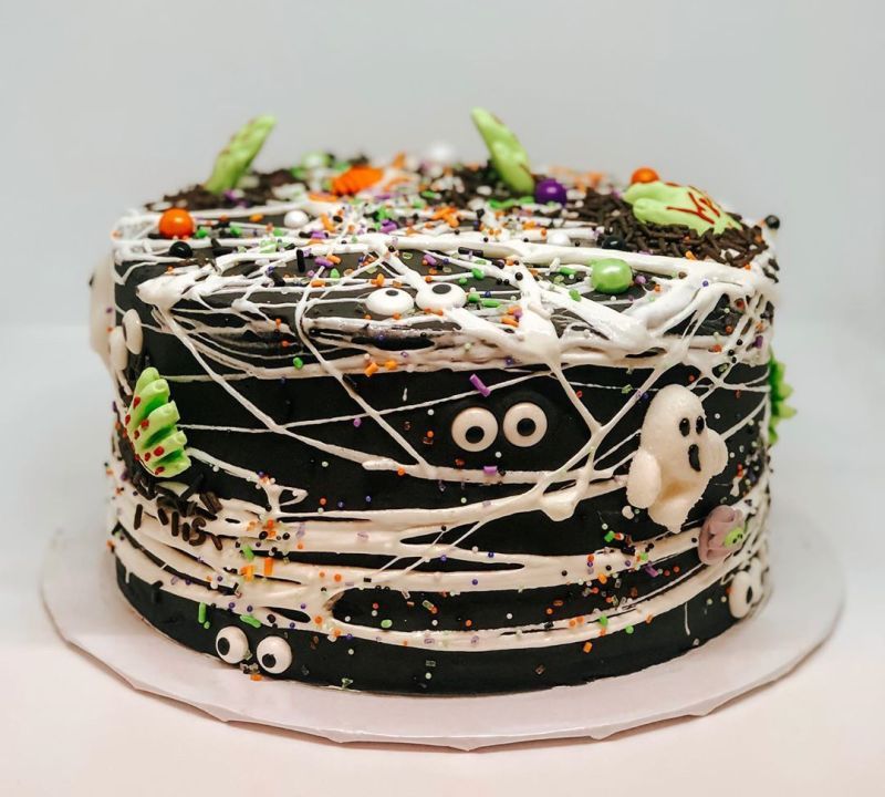 Halloween spider cake decorating ideas 