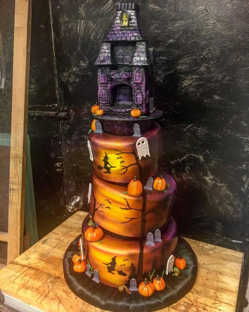 witch house cake 