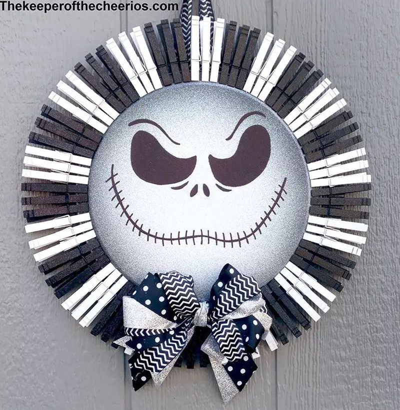 Jack Skellington Halloween Wreath made from pizza pan and clothespin 