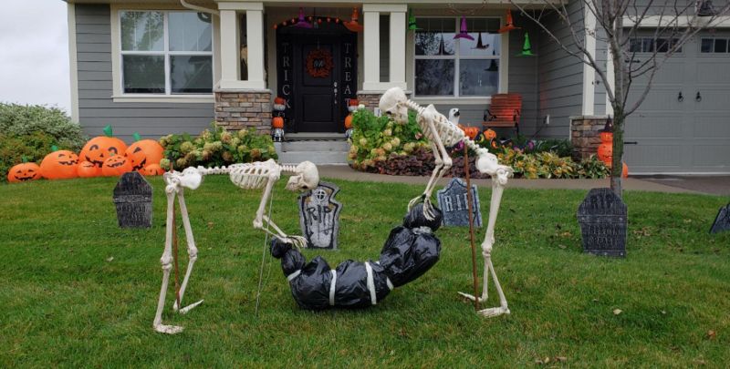 Skeleton Halloween outdoor decoration ideas