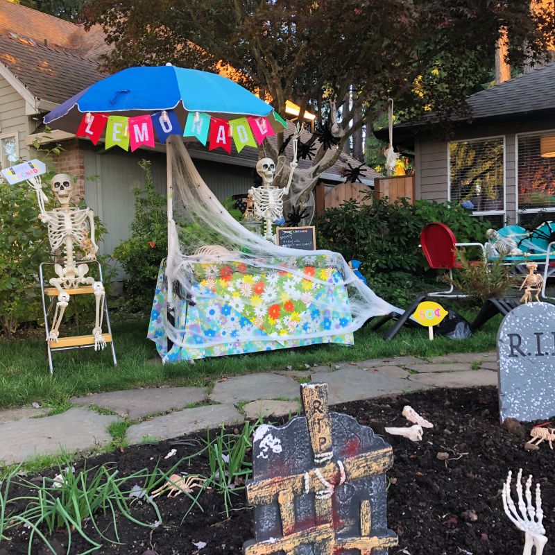 Mr. and Mrs. Bones Selling Lemonade - Outdoor skeleton decoration ideas