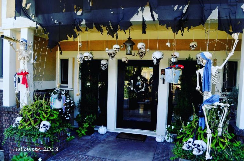 Skulls hanging at front door