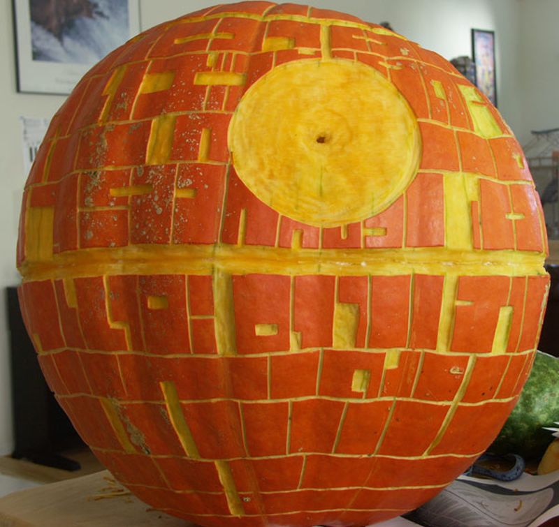 Star Wars-inspired Halloween pumpkin decorations 