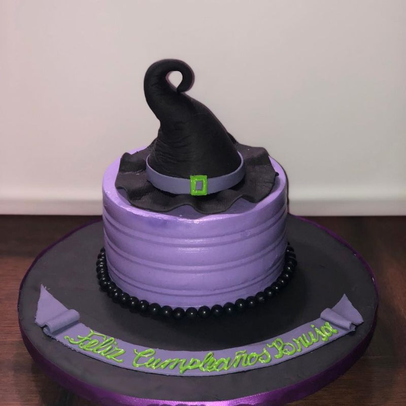 Witch hat cake for Halloween 